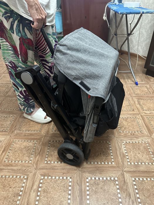 Прогулочная коляска складная