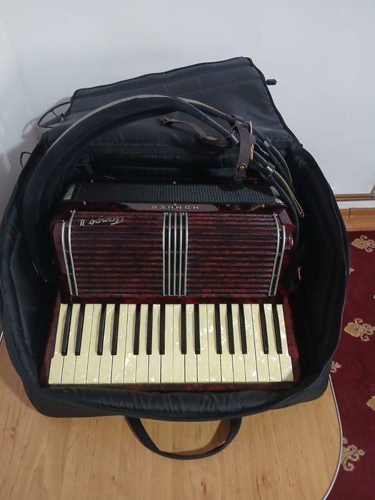 Vând Hohner Tango II