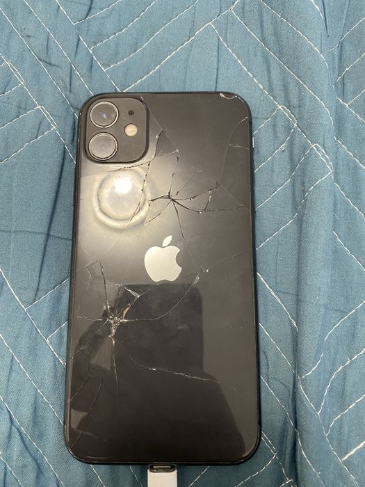 Продаю iPhone 11 на 64 GB. Срочно