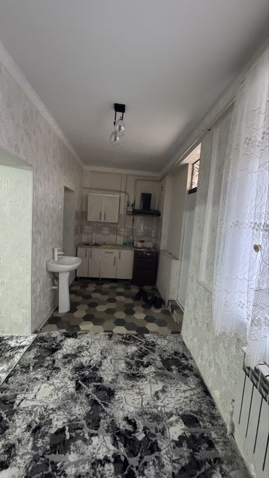 Урганч шахри Шарк бозори йонида 2 хона 3 хона килиган барча жихозлари