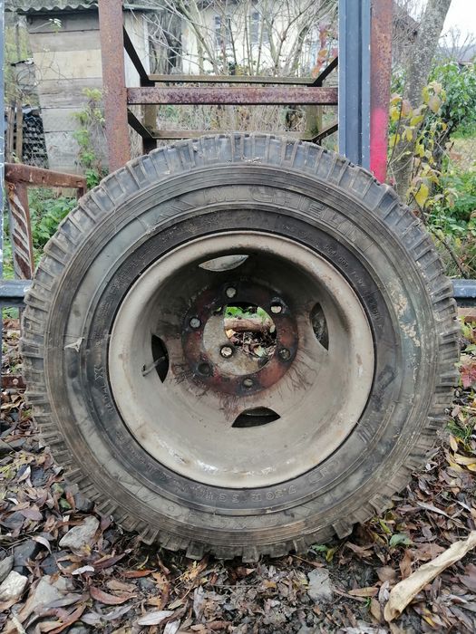 Vând cauciucuri și cilindru servodirectie