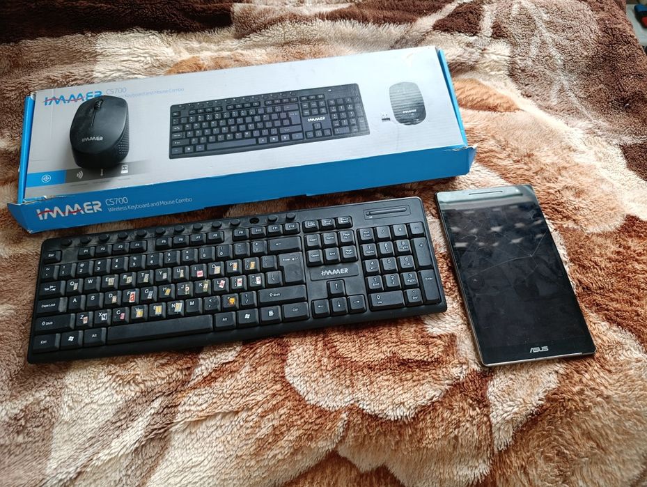 Ноутбук Lenovo  Клавиатура Мышь биргаликда сотилади