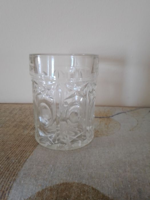 Стъклени чаши за вода и безалкохолно