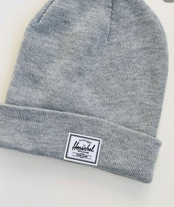 Herschel supply сива хубава шапка