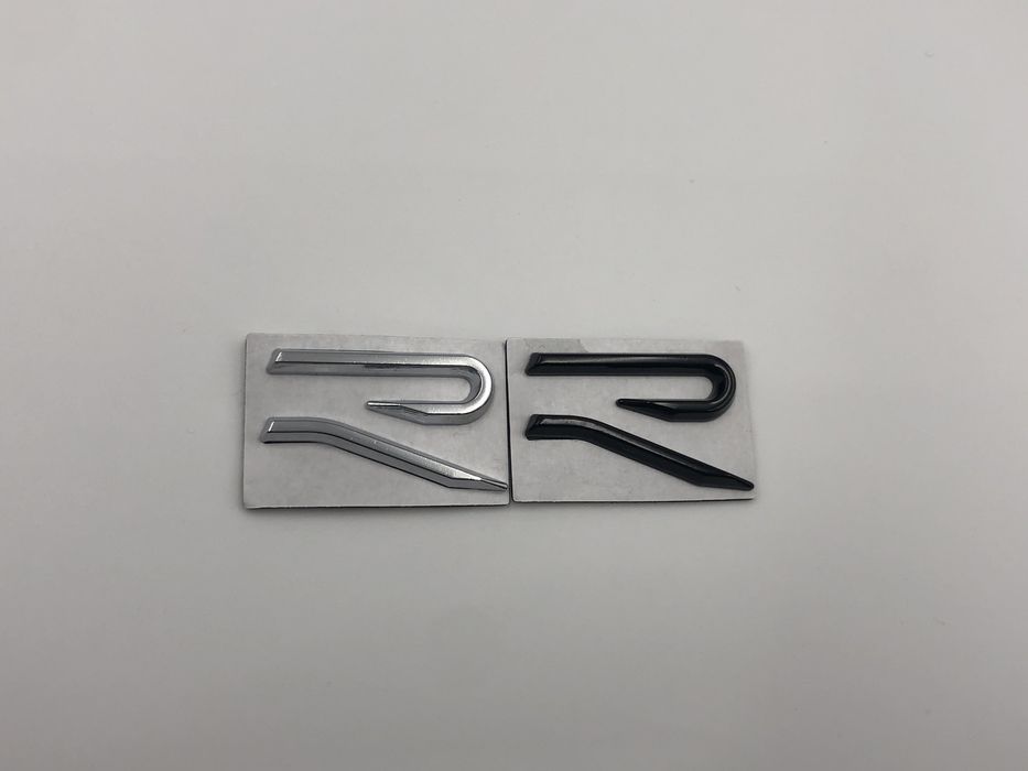 Emblema Volkswagen R nou negru