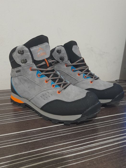 Продавам туристически обувки