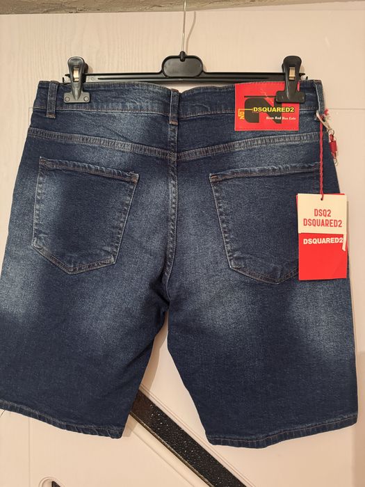 Blugi scurti Dsquared2 marimea 48