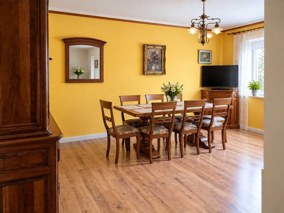Închiriez apartament cu 3 camere în Micro17.