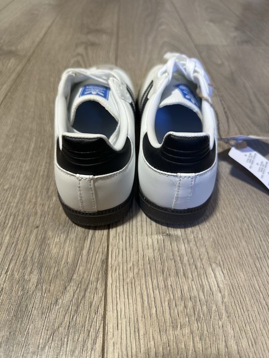Adidas Samba noi cu eticheta