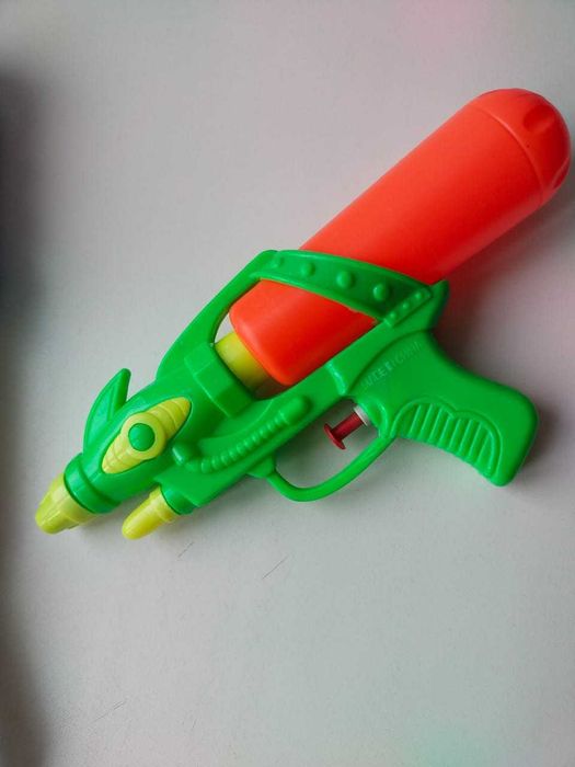 Водяной пистолет (бластер) 2 штуки