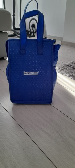 Geanta frigorifica Bepanthen.Nou.Dimensiune:latime 20cm× adincime 18 c