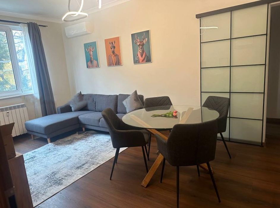 Дава се под наем Четиристаен апартамент в София, Център - 87 кв.м за 1300 € - Снимка #1