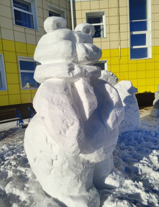 Вырезаю снежные фигуры