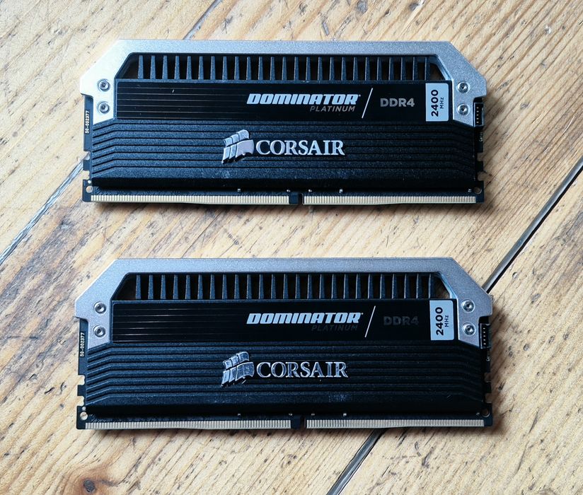 16GB RAM 2400MHz DDR4 Corsair Dominator Platinum