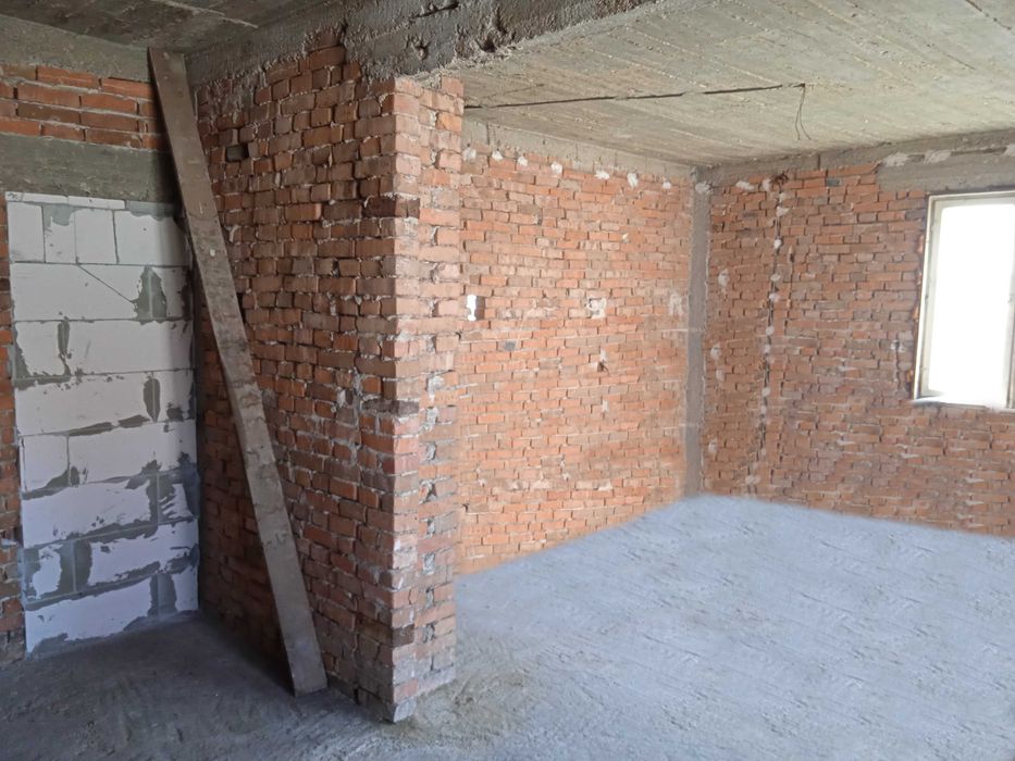 Етаж от къща продавам.