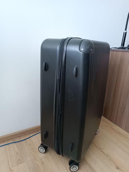 Продам 2 чемодана