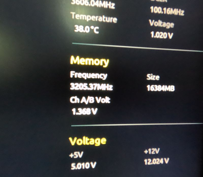 Memorie 16 GB RAM RGB DDR4 3200M - GARANȚIE 7 ANI