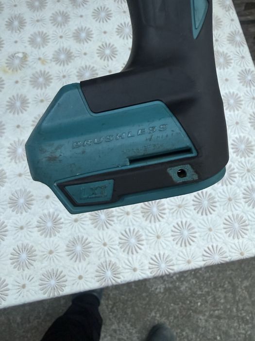 Акумулаторен перфоратор MAKITA DHR182