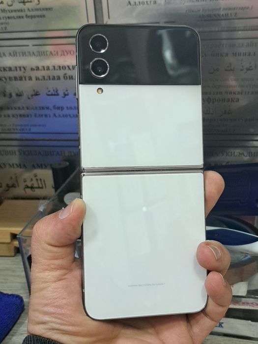 Samsung Z Flip4 xotirasi 8/256GB