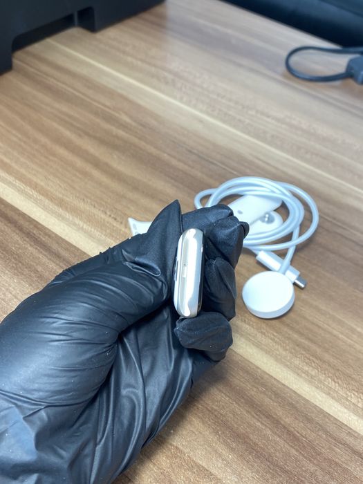 Apple Watch Seria SE 2nd gen / 40 mm / Starlight