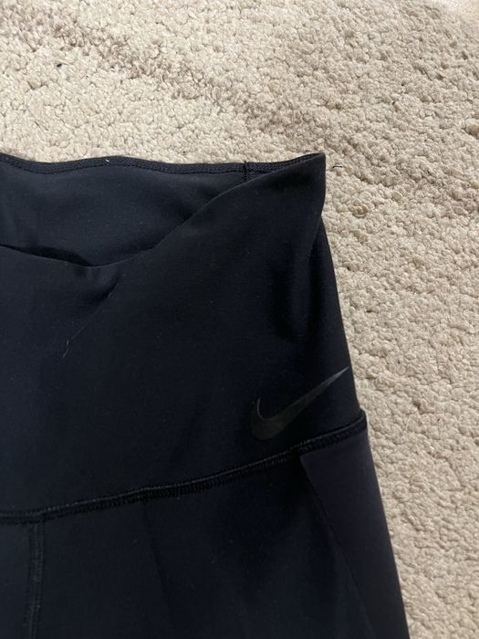 Nike клинове ,бюстиета и къси панталони