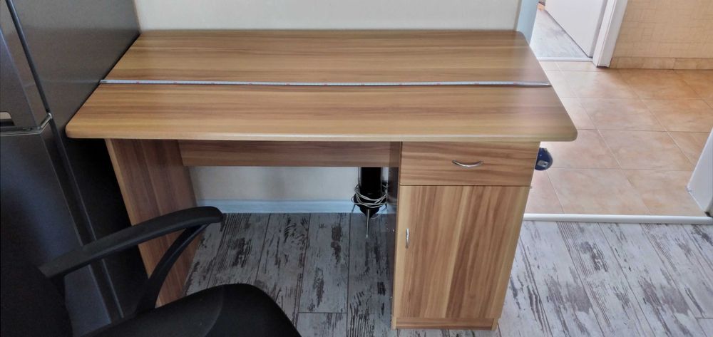 Офис бюро и стол