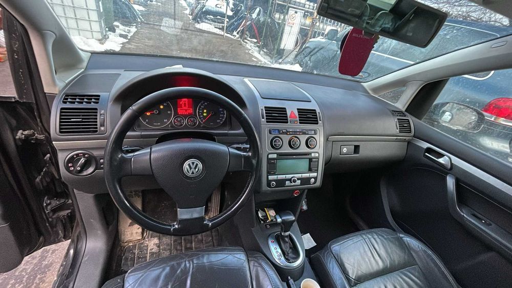 Dezmembrez Volkswagen Touran an 2007 2.0 bkd cutie automata