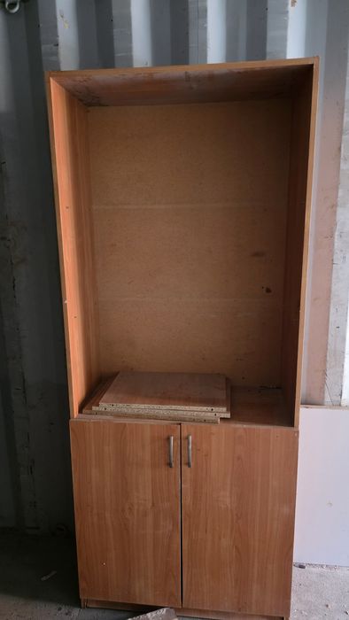 Шкаф высоки в хорошем состоянии.