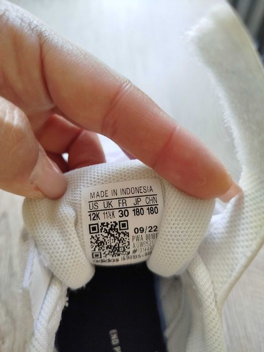 Маратонки Adidas, номер 30