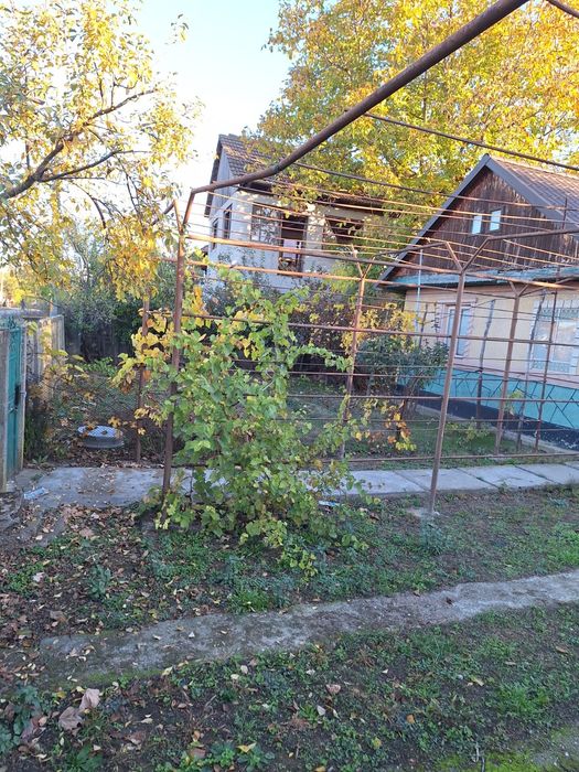 Vand casa in gruiu lipia cu teren de 900 mp la strada asfaltata  toate