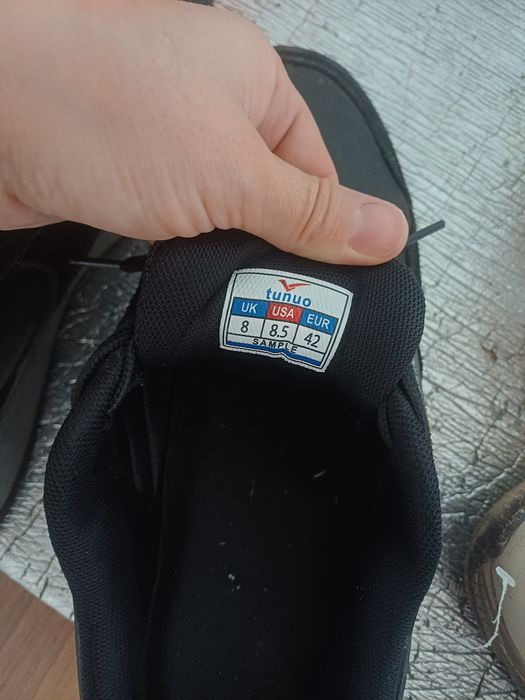 Продам мужские кроссовки