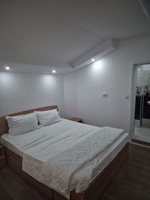 Inchiriem apartament  in regim hotelier . Adjud