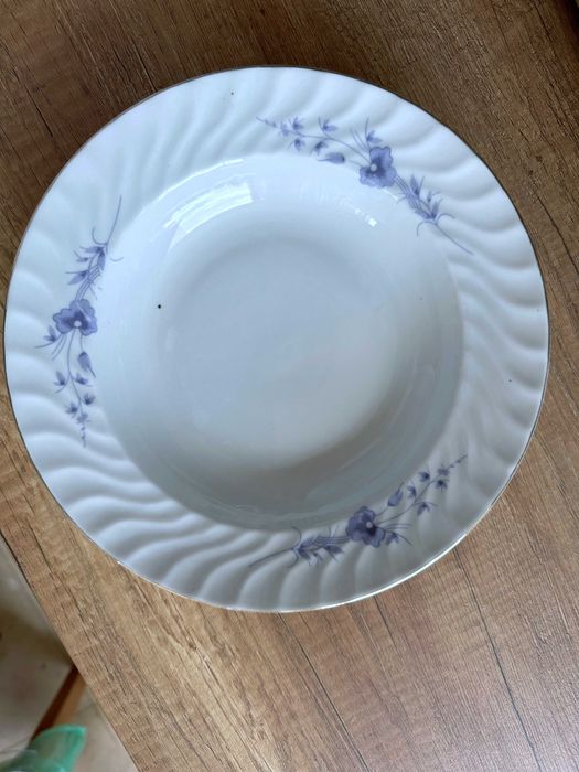 Сервиз за хранене, може по отделно чинии, златен кант и сини цветчета