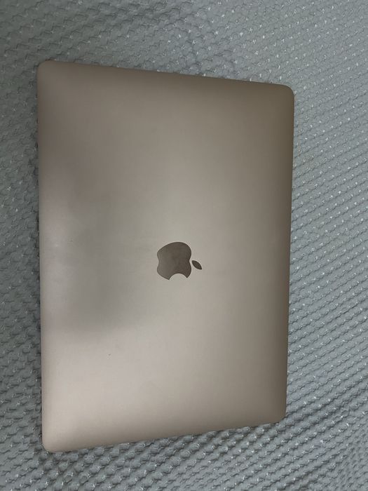 Продам macbook air 13 2018