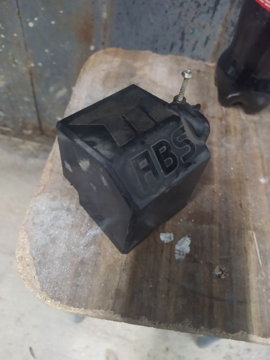 Запчасти на е32 обшивки