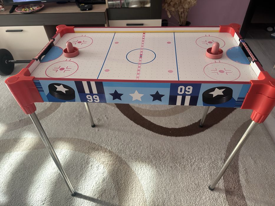 Въздушен хокей на маса