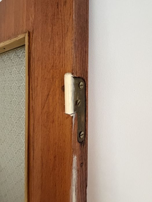 Usi apartament din lemn