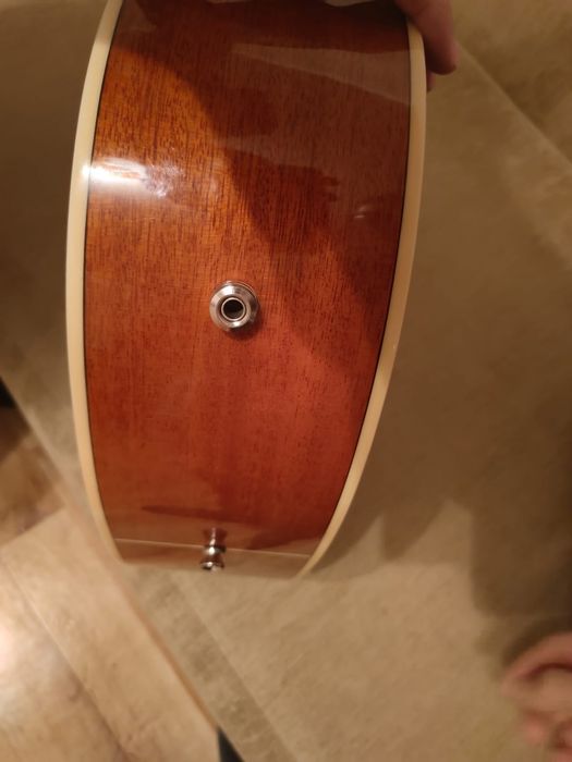 Продам гитару электроакустическую