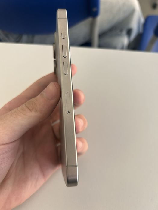 Айфон 15про в хорошом состоянии