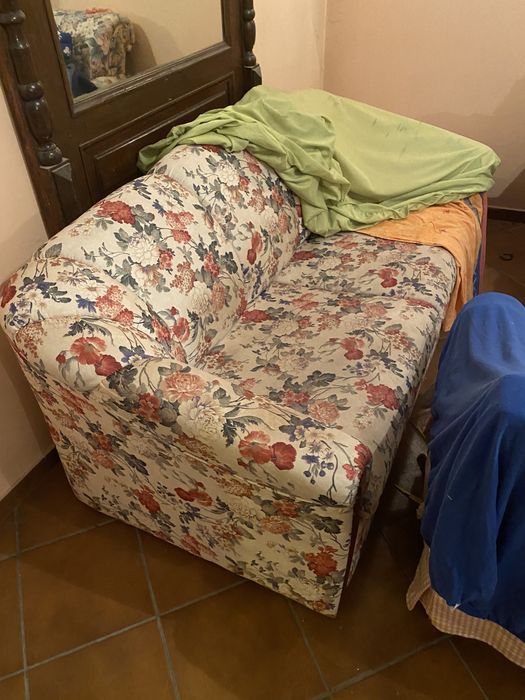 Masa,scaune,fotolii,cuiere,rulouri etc din lemn masiv (antichitati)