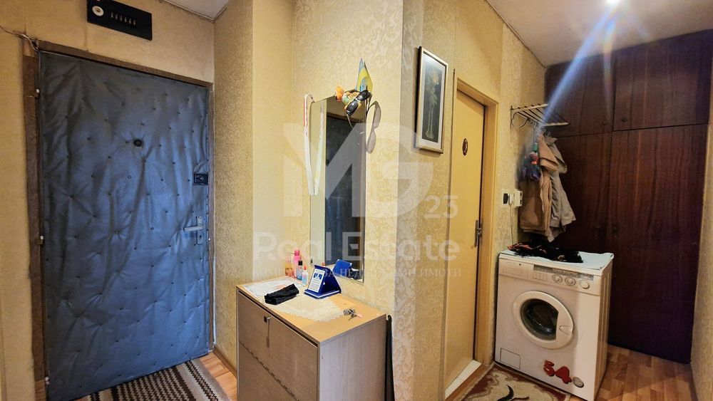 Двустаен с ТРИ отделни помещения и ГАРАЖ в Центъра на Асеновград!