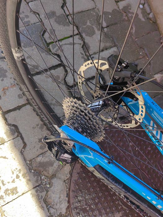 Bicicleta downhill commencal