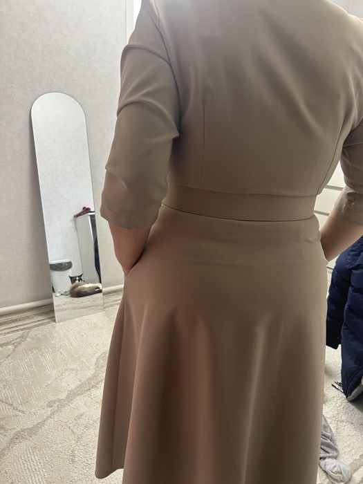 Платье бежевое