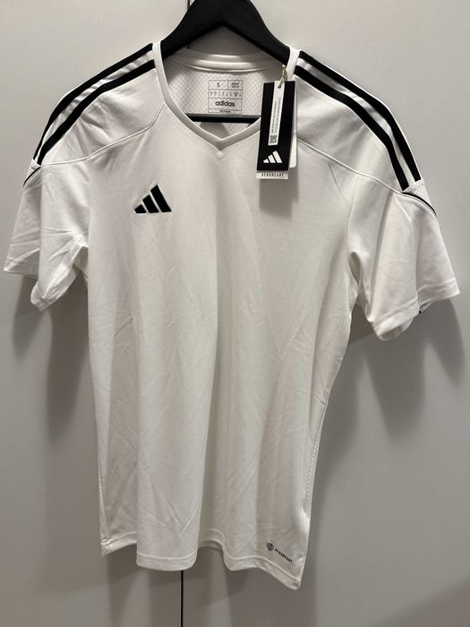 Vând tricou Adidas, NOU și ORIGINAL, adus din SUA, mărimea S