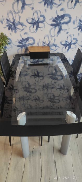 Трапезна маса за 6 човека .