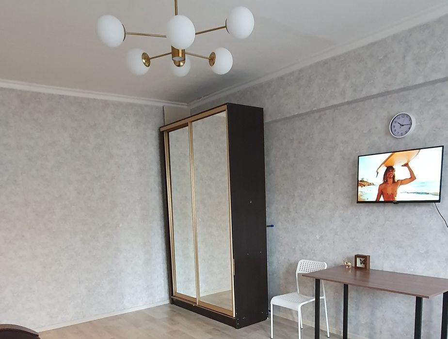 Шкаф-купе с зеркалом