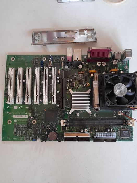 Placa de baza Intel D845GEBV2 socket 478