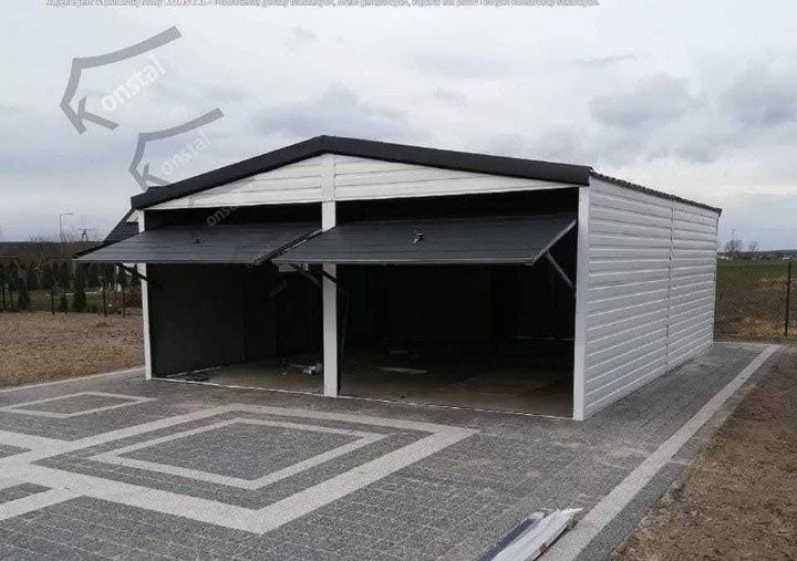 Vând garaj auto pe structură metalică învelit cu panou sandwich