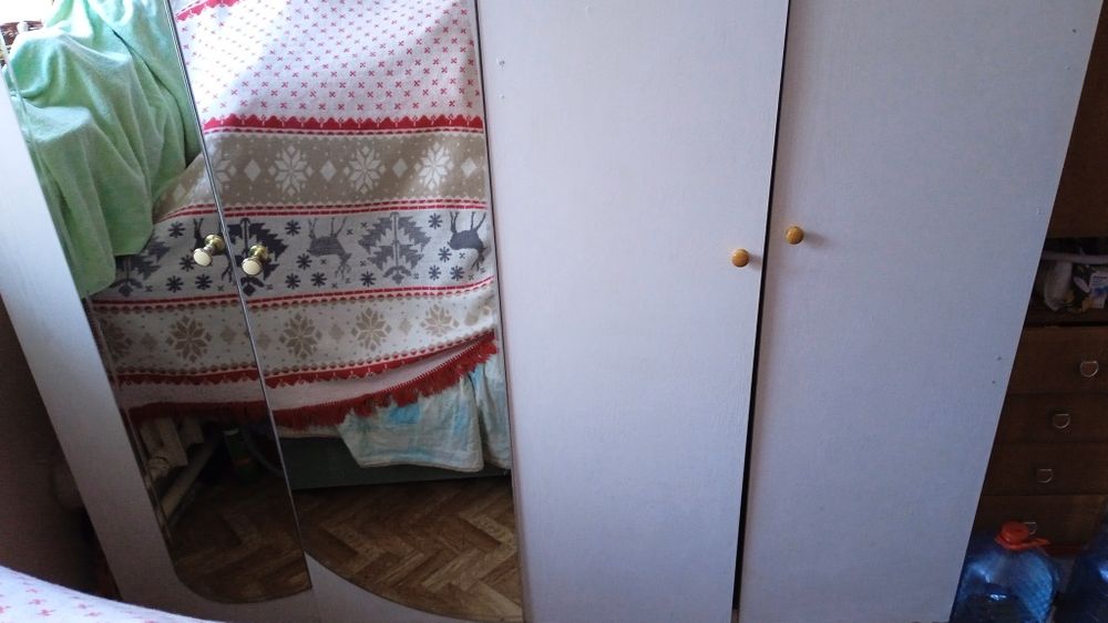 Шкаф и 2 тумбочки