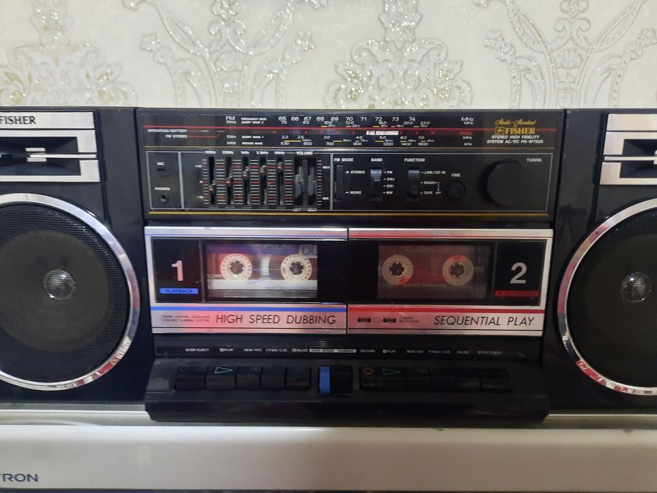 Магнитофон в хорошем состоянии, олган одам хазатиб ишлатади